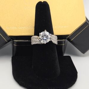 Beautiful Certified 3 ct Moissanite Diamond Accent Ring. Sz 8